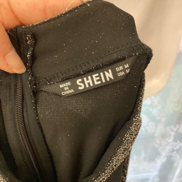 Elegant Silver Shimmering Long Sleeve Dress the open detail in front M - Picture 5 of 5